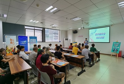 陽光人壽重慶分公司開展金融知識“面對面”進社區活動，筑牢金融安全防護墻
